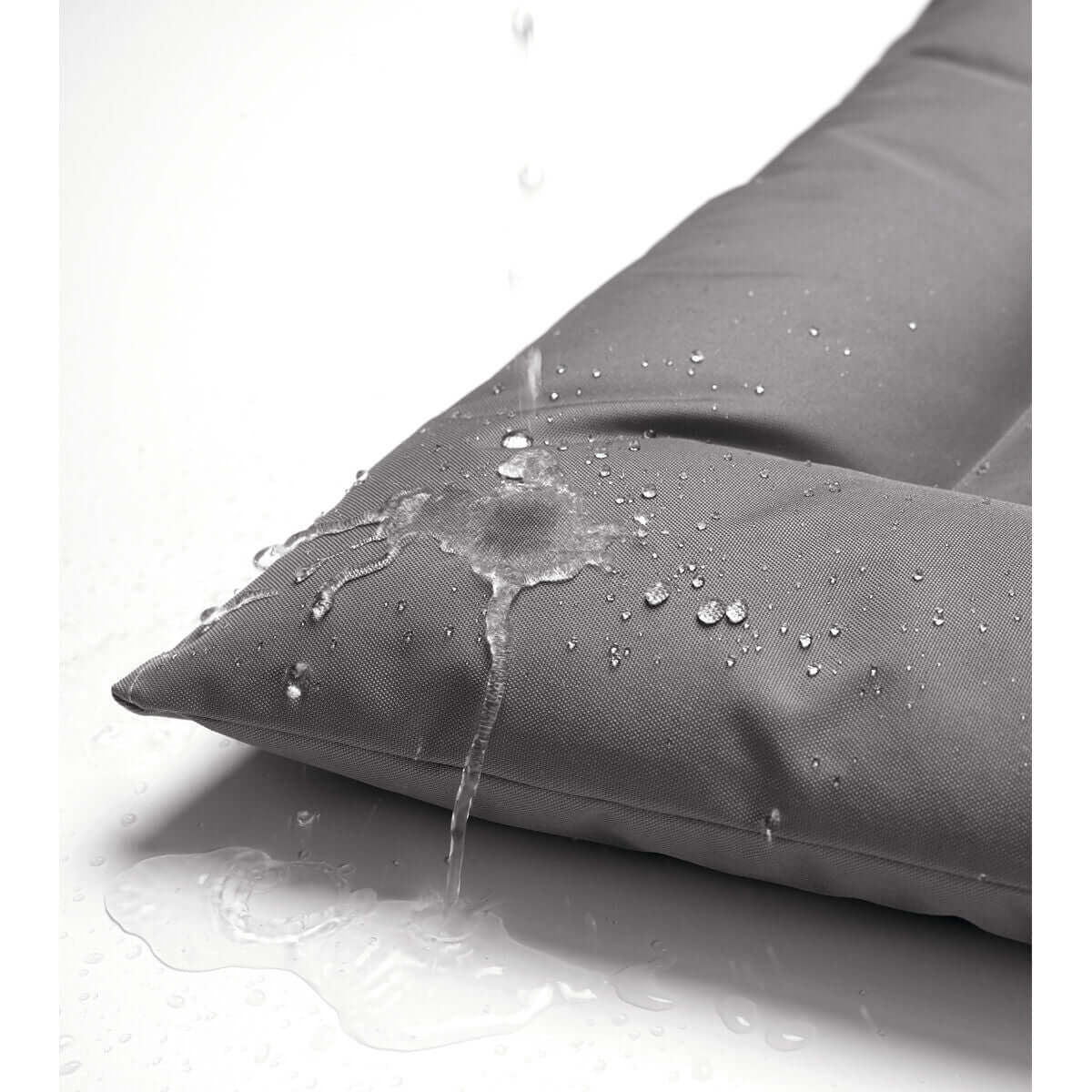 Das Hunter Gent Hundebett Grau zeigt eine wasserabweisende Oberfläche und schützt vor Feuchtigkeit.